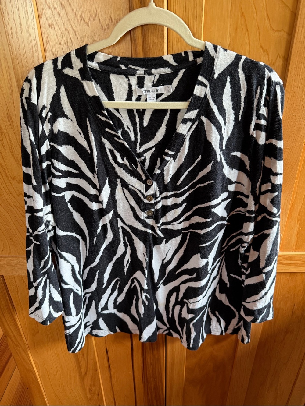 Chico's Black & White Zebra Print Button V-Neck Long Sleeve Top